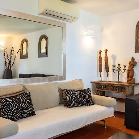 Art Gallery House *