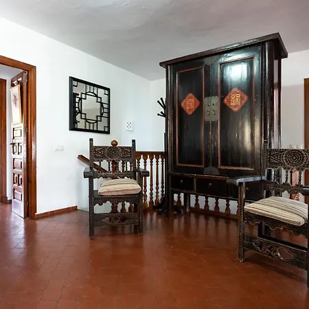 Villa Art Gallery House *