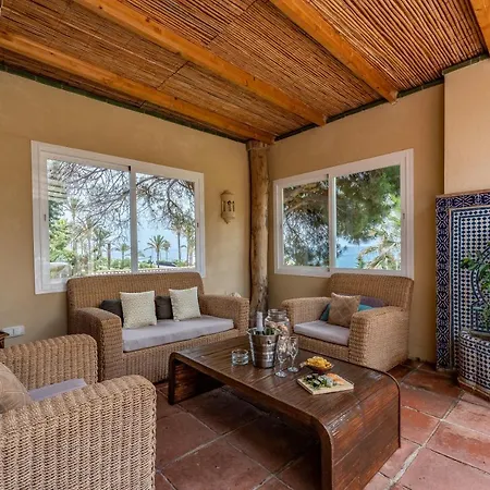 Art Gallery House Villa